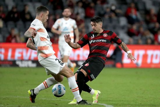 Wanderers share points with Brisbane